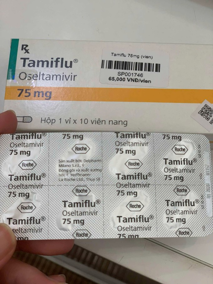 Vỉ thuốc Tamiflu gồm 10 viên nang, giá 65.000 nghìn đồng một viên. Ảnh: Nhân vật cung cấp