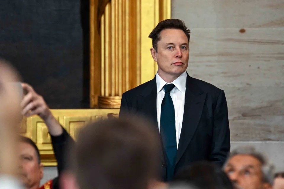 Elon Musk không còn là người đàn ông 400 tỷ USD