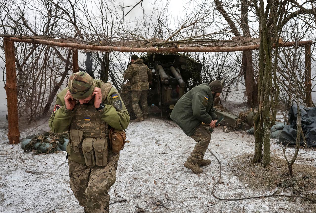 Binh sĩ Ukraine chiến đấu ở Pokrovsk (ảnh: Reuters)