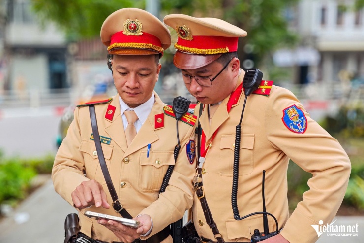 Cũng theo Đại tá Trần Đình Nghĩa,&nbsp;với các xe không thể dừng ngay để kiểm tra, đơn vị chức năng sẽ xác minh, gửi thông báo vi phạm và xử lý theo trình tự quy định tại thông tư số 73/2024/TT-BCA.