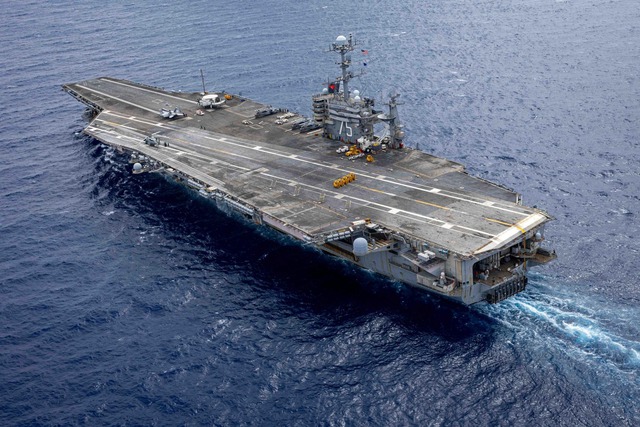 Boong tàu sân bay chạy năng lượng hạt nhân USS Harry S. Truman. Ảnh: USS Harry S Truman