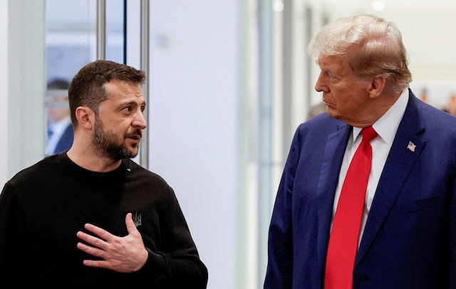 Ông Zelensky (trái) và ông Trump trong một sự kiện. Ảnh: Reuters