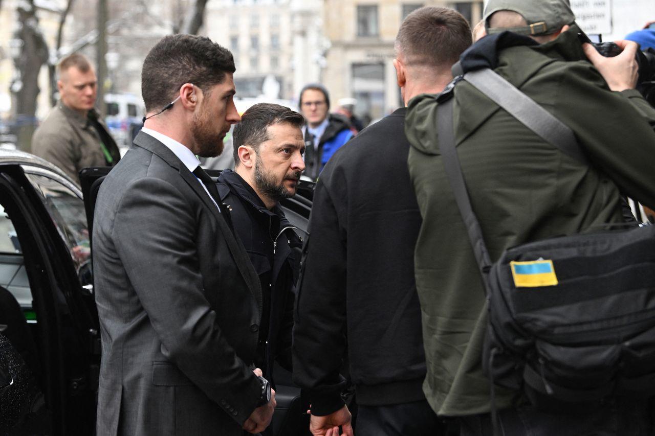 Ông Zelensky đến Hội nghị An ninh Munich, sẵn sàng gặp Phó Tổng thống Mỹ JD Vance (ảnh: AFP)