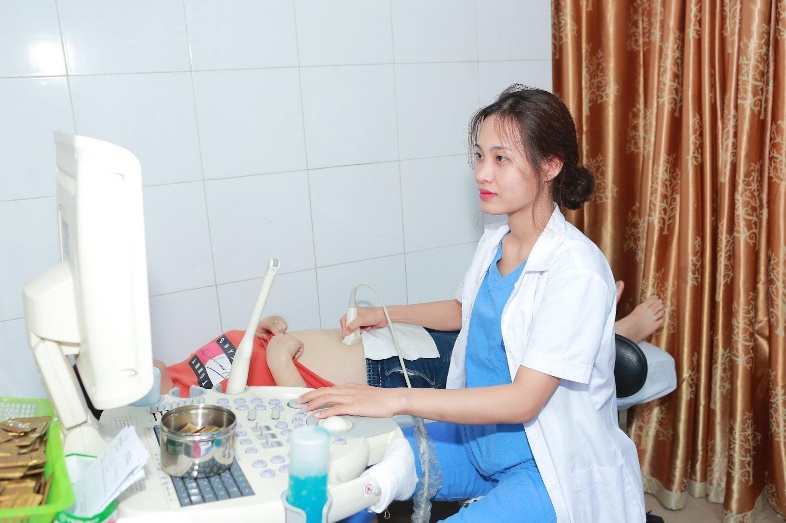 Lan Nhi nữ bác sĩ 9x sản phụ khoa giàu lòng nhân ái  - 2