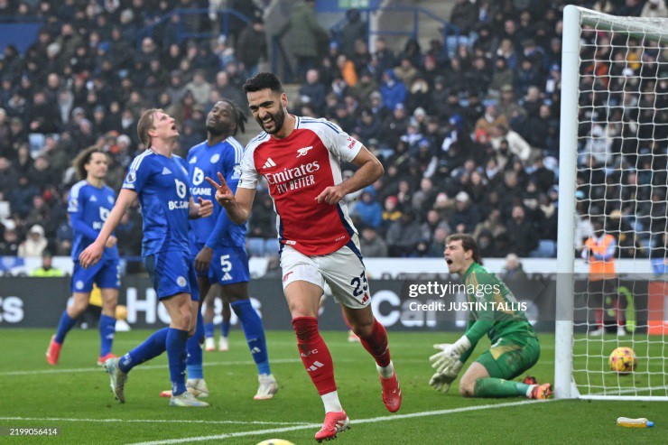 Arsenal thắng nghẹt thở&nbsp;Leicester nhờ "siêu dự bị" Merino