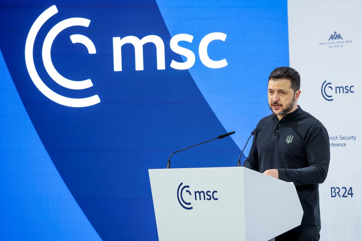 Ông Zelensky phát biểu tại Hội nghị An ninh Munich (ảnh: Reuters)