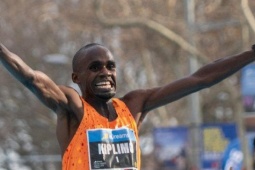 Jacob Kiplimo phá sâu kỷ lục bán marathon thế giới, bước nhảy vĩ đại trong lịch sử