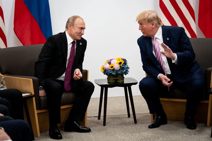 Tổng thống Nga Vladimir Putin gặp Tổng thống Mỹ Donald Trump vào năm 2019. Ảnh: NYT.