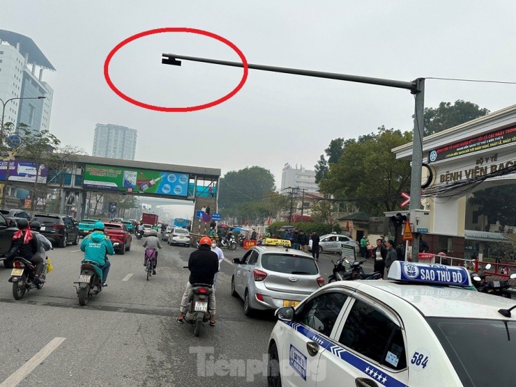 Xe ô tô taxi, hợp đồng che biển để &#39;né&#39; camera xử phạt nguội - 4