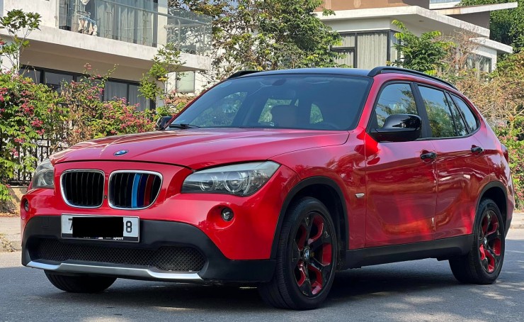 BMW X1 2011 2.0 AT giá gần 300 triệu đồng.&nbsp;