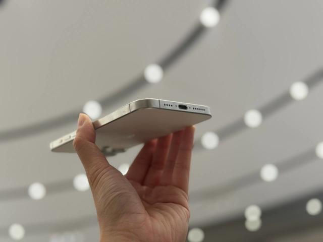 Dòng iPhone 15 đã có cổng USB-C.