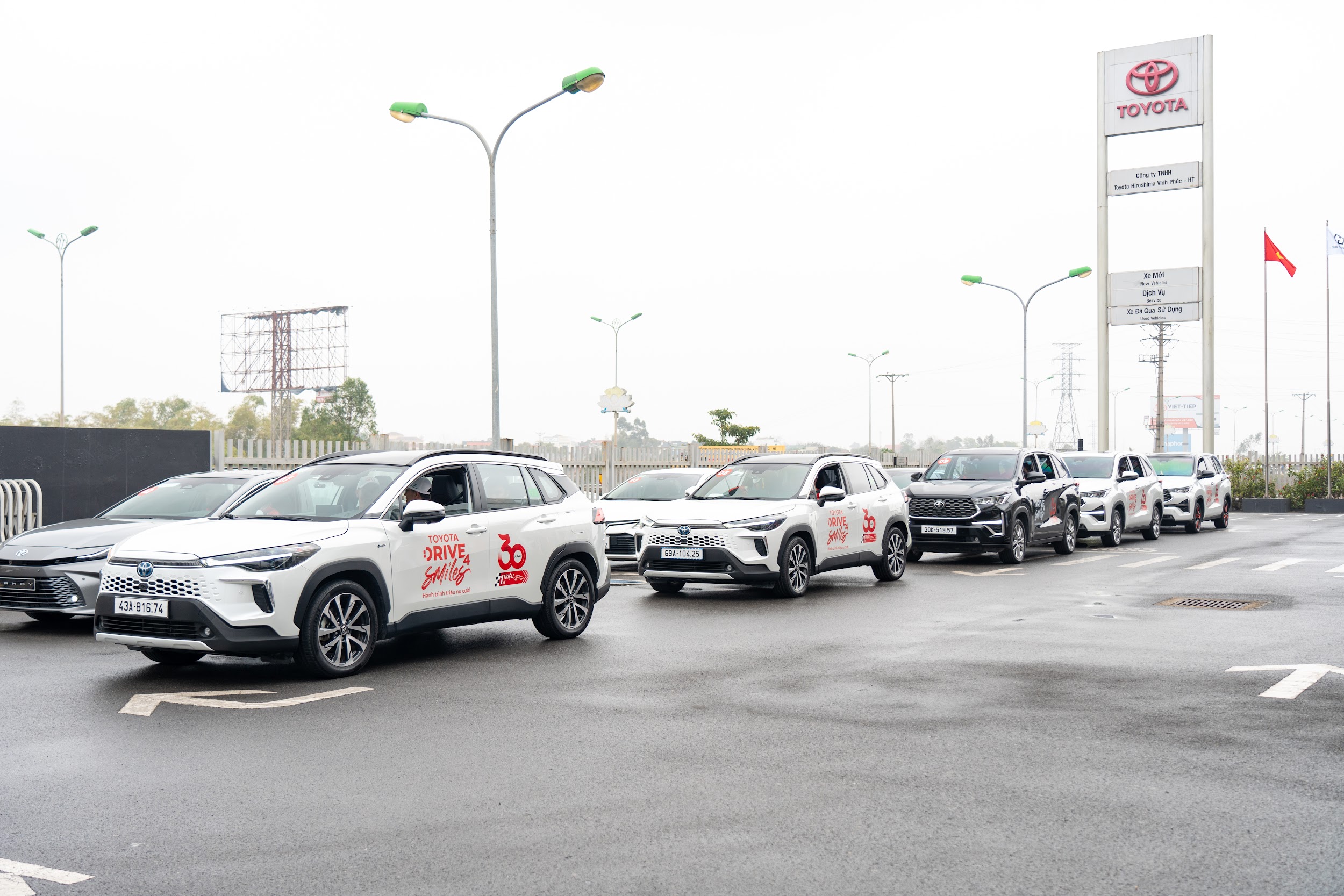 Những chiếc xe Toyota Hybrid sẵn sàng khám phá tứ cực