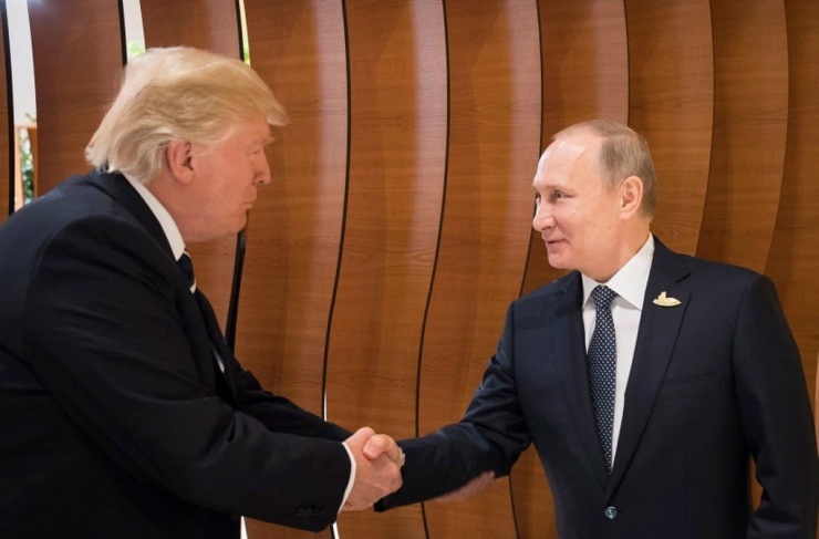 Tổng thống Nga Vladimir Putin và ông Donald Trump có thể gặp trực tiếp vào cuối tháng 2. Ảnh: BPA