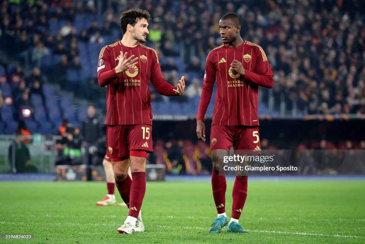 AS Roma có lợi thế sân nhà