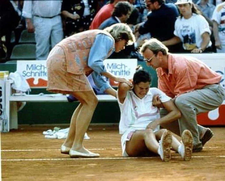 Monica Seles bị khán giả tấn công năm 1993