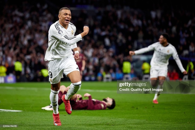 Mbappe lập hat-trick vào lưới Man City