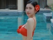 Nữ streamer diện bikini khoe dáng không tì vết bên hồ bơi