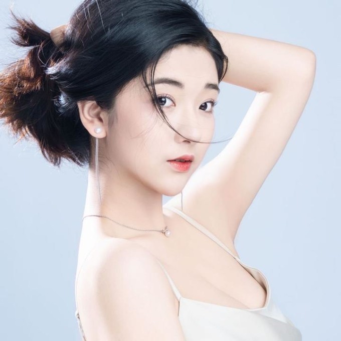 Diễn viên Khám Lâm Na. Ảnh: Weibo