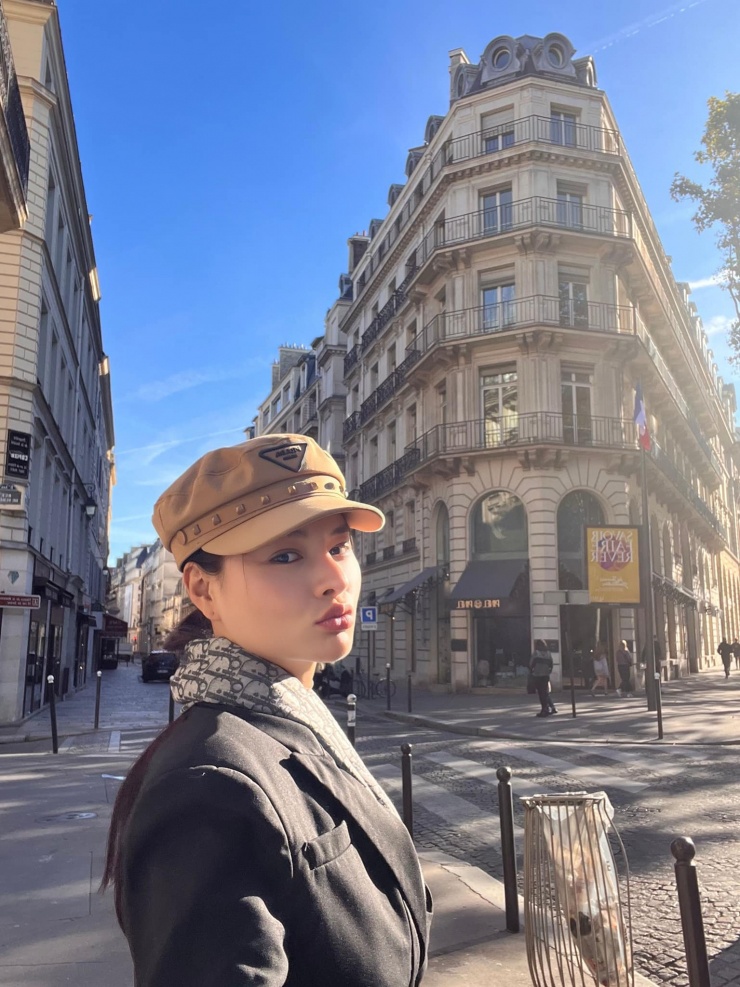 Trước đó, Vũ Thu Phương khoe loạt ảnh du lịch Paris (Pháp).