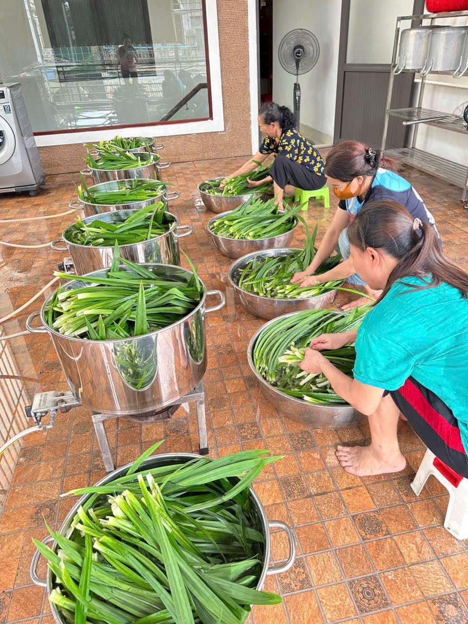 Nhà chị có cả khu chế biến và nấu ăn riêng, lúc nào cũng dọn dẹp sạch sẽ