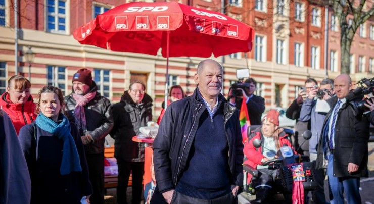 Ông Olaf Scholz, đương kim Thủ tướng Đức, phát biểu trước truyền thông ở quê nhà Potsdam trước thềm tổng tuyển cử vào ngày 23/2/2025. Ảnh: DW