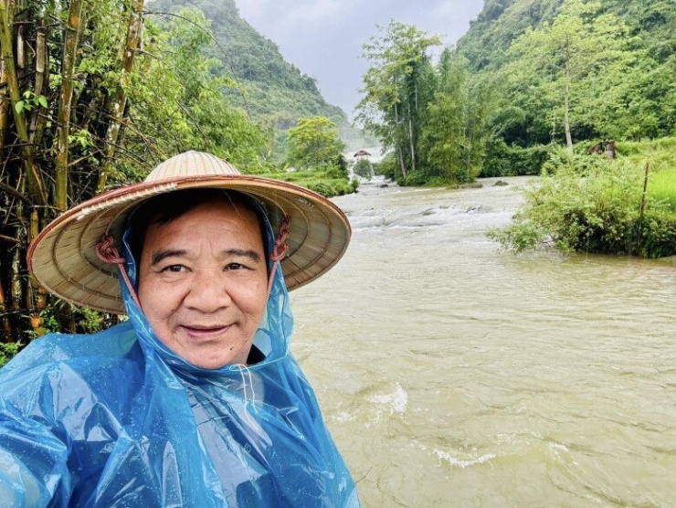 NSƯT Quang Tèo sống trong biệt thự 1.000m2 như "lâu đài", sở hữu 9 chiếc xe hơi nhưng vẫn nợ ngân hàng - 6