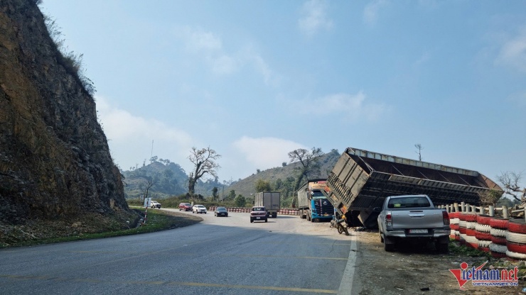 Đèo Thung Khe (tỉnh Hoà Bình) một trong những đoạn đường nguy hiểm trên quốc lộ 6. Ảnh: Anh Tâm