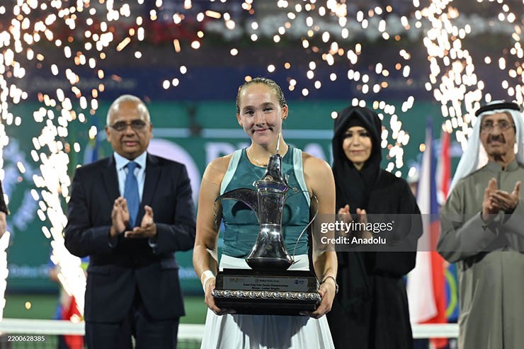 Mirra Andreeva đăng quang ở WTA Dubai