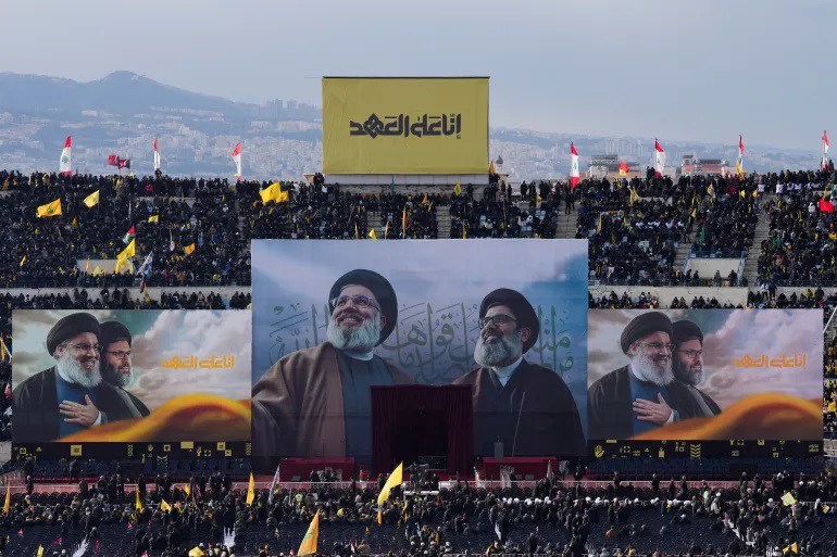 Tang lễ cố thủ lĩnh Hassan Nasrallah (bên phải ảnh) được tổ chức ở Beirut (ảnh: Reuters)