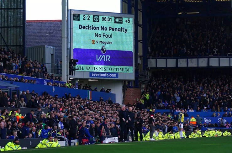 VAR từ chối cho Everton hưởng phạt đền ở những phút cuối trận hòa&nbsp;MU