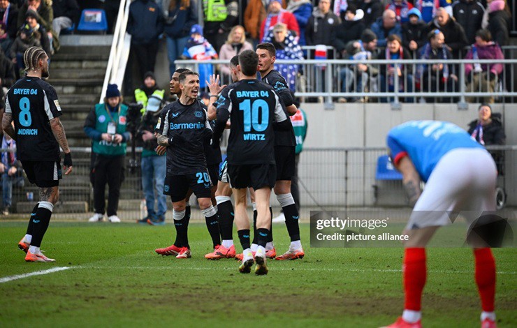 Leverkusen nhẹ nhàng đánh bại&nbsp;Holstein Kiel