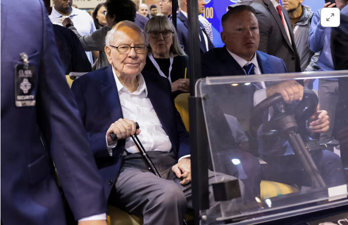 Tỷ phú thiên tài đầu tư 95 tuổi Warren Buffett