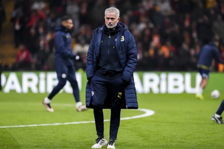 Đội bóng của HLV&nbsp;Mourinho chấp nhận bị chia điểm