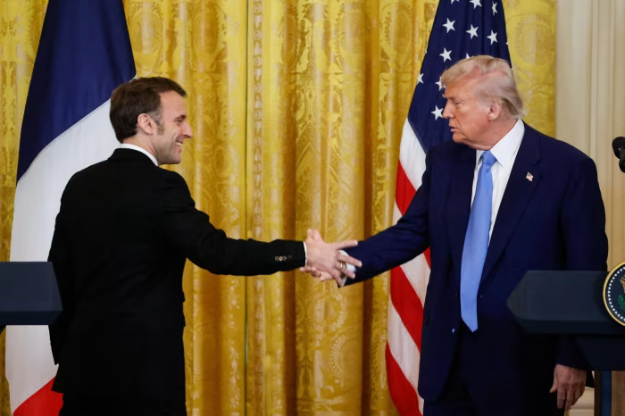 Nghị quyết được Mỹ đưa ra bỏ phiếu tại HĐBA trong khi ông Trump gặp Tổng thống Pháp Emmanuel Macron ở Nhà Trắng. Ảnh: AFP.