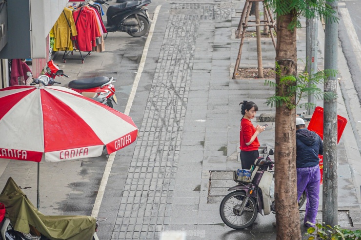 Theo tiêu chí thành phố đặt ra, những tuyến phố đủ điều kiện cho phép kinh doanh phải có hè phố chiều rộng tối thiểu 3m (trừ trường hợp đặc biệt trong khu vực phố cổ); đảm bảo chỗ đỗ xe cho khách tại chỗ hoặc trong phạm vi cho phép; kinh doanh đảm bảo yếu tố an toàn, văn minh; đảm bảo an ninh trật tự, an toàn phòng chống cháy nổ và vệ sinh môi trường theo quy định của pháp luật.