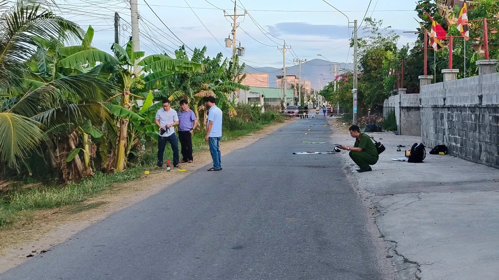 Cơ quan điều tra khám nghiệm hiện trường.