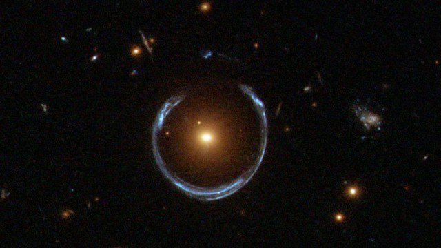 Hệ thống Cosmic Horseshoe - Ảnh: NASA