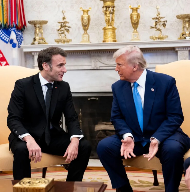 Tổng thống Pháp Emmanuel Macron và Tổng thống Mỹ Donald Trump tại Nhà Trắng ở Washington, ngày 24/2/2025. Ảnh: NY Times