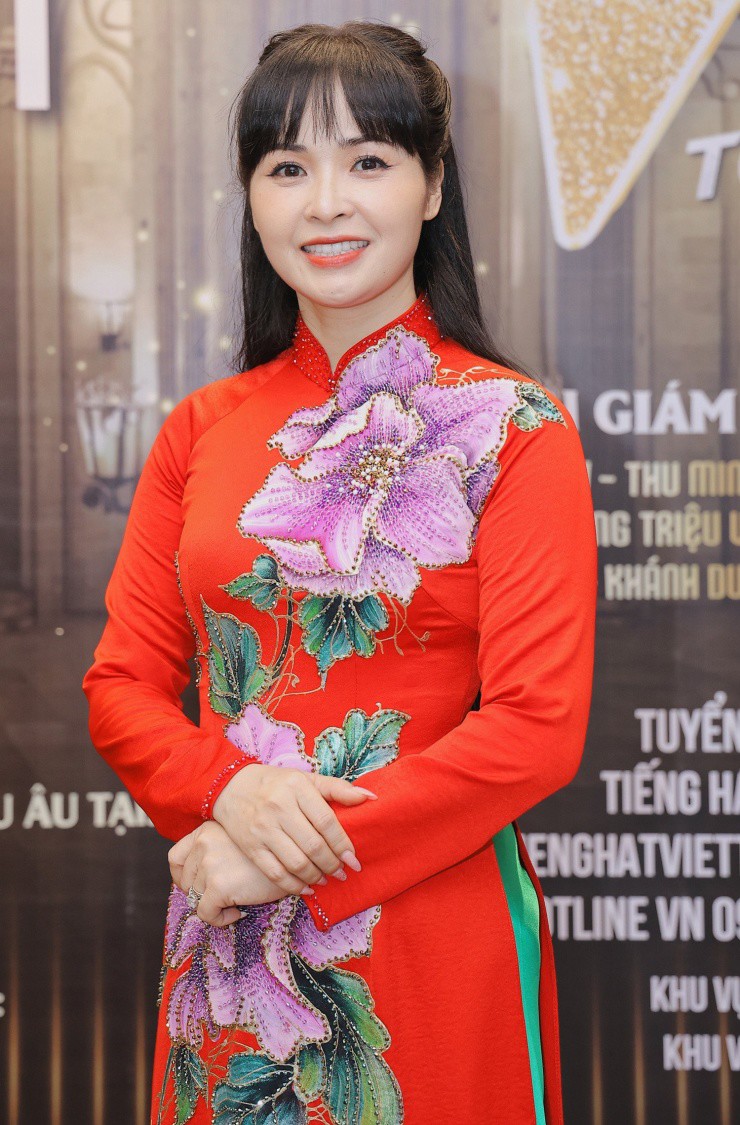 Ca sĩ Trang Nhung được công chúng đặt biệt danh "Ca sĩ nhà trăm tỷ". Ảnh: FBNV.