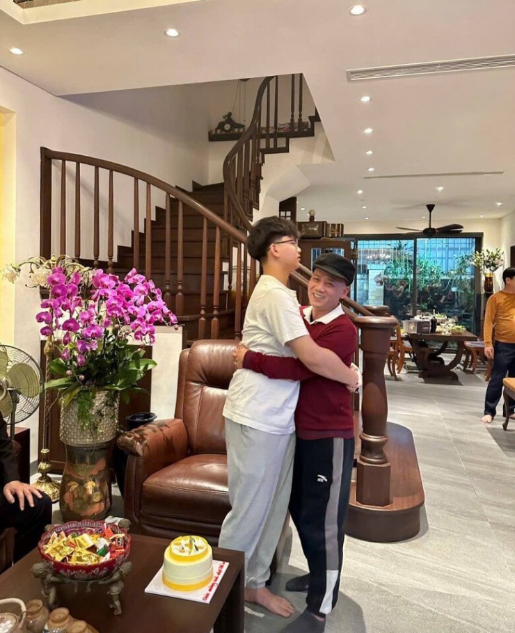 "Cụ Đoành" Trần Bình Trọng khoe nhà ở quê có vườn rau xanh mướt, cơ ngơi đang sống sang trọng "hết nước chấm" - 9