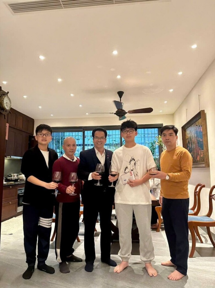 "Cụ Đoành" Trần Bình Trọng khoe nhà ở quê có vườn rau xanh mướt, cơ ngơi đang sống sang trọng "hết nước chấm" - 12