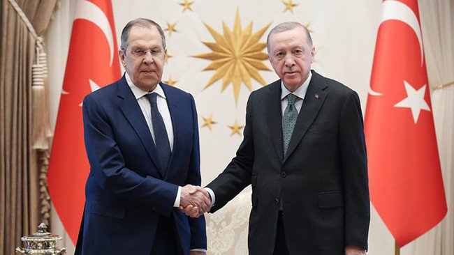 Bộ trưởng Ngoại giao Nga Sergei Lavrov (trái) và Tổng thống Thổ Nhĩ Kỳ Recep Tayyip Erdogan. Ảnh: Bộ Ngoại giao Nga