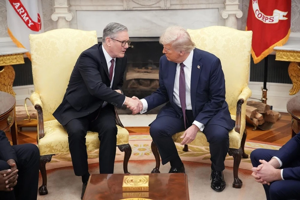 Tổng thống Mỹ Donald Trump (phải) và Thủ tướng Anh Keir Starmer tại Nhà Trắng ngày 27-2. Ảnh: GETTY IMAGES