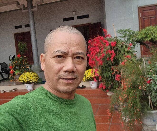 "Cụ Đoành" Trần Bình Trọng khoe nhà ở quê có vườn rau xanh mướt, cơ ngơi đang sống sang trọng "hết nước chấm" - 1