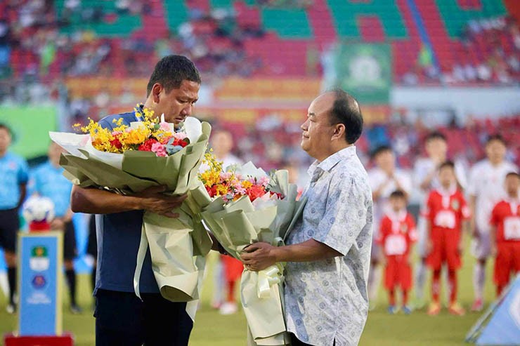 Người hùng AFF Cup của ĐT Việt Nam bật khóc ngày chia tay CLB Bình Phước - 3