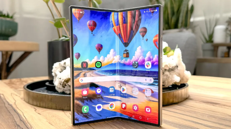 Samsung Galaxy Z Fold 6.