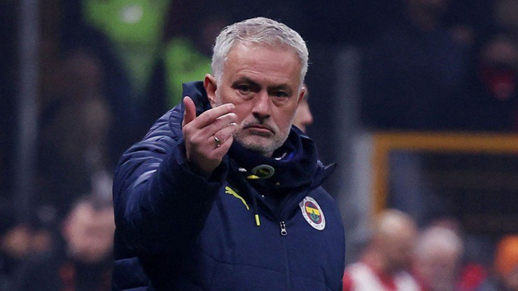 Mourinho đệ đơn kiện Galatasaray