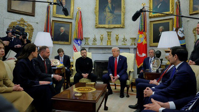 Quang cảnh cuộc gặp giữa Tổng thống Mỹ Donald Trump và người đồng cấp Ukraine Volodymyr Zelensky