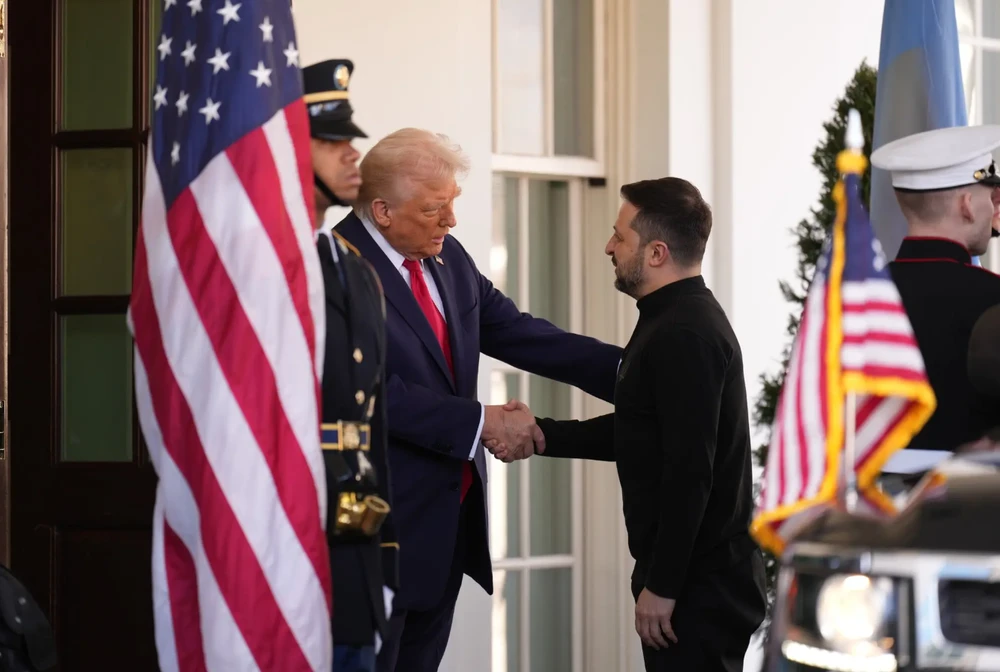 Tổng thống Mỹ Donald Trump chào đón người đồng cấp Ukraine Ukraine Volodymyr Zelensky tới Nhà Trắng hôm 28-2. Ảnh: THE NEW YORK TIMES