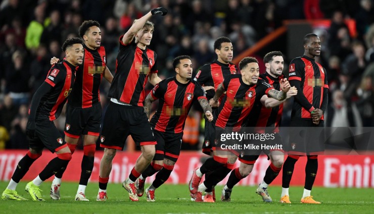 Bournemouth vượt qua Wolves trên chấm luân lưu